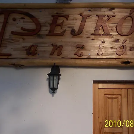 Pejko Lovas Panzio Bed & Breakfast