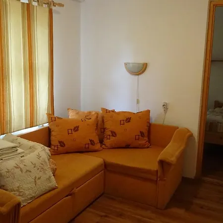 Pejko Lovas Panzio Bed & Breakfast